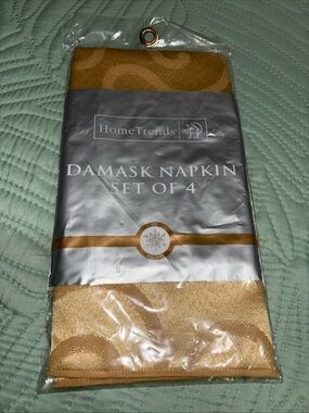 Home Trends Damask Set Of 4 Ice Holiday Gold Napkins 17"×17" New Sealed Package